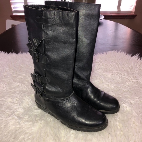 Vintage Shoes - Vintage TOWN & COUNTRY Black Leather Strap Detail Flat Boots Sz 6.5